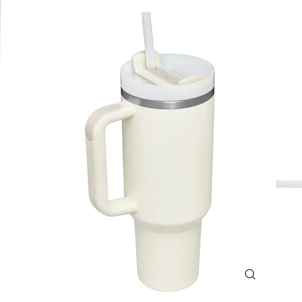 ✨BNWT - Stanley Cream The Quencher H2.0 Flowstate Tumbler - 40 oz✨